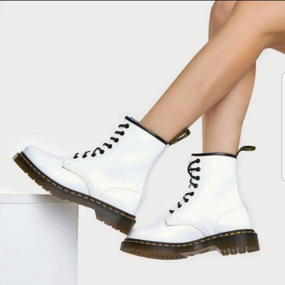Dr. Martens 11821 1460 Combat Boots